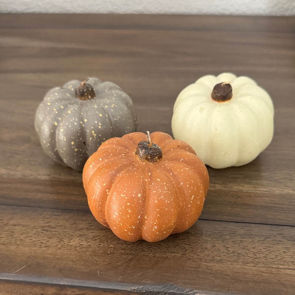 3 mini wax pumpkin candles
